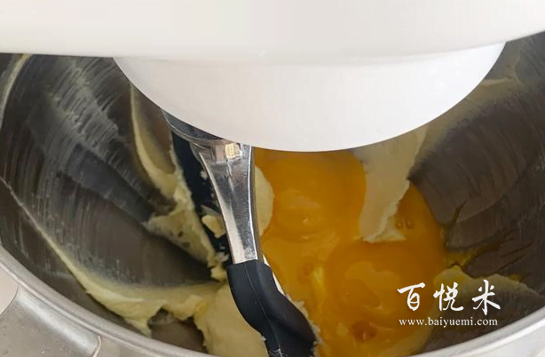 孩子愛吃的小甜點(diǎn)，奶香濃郁的黃金椰蓉球，無需打發(fā)，簡單又好吃